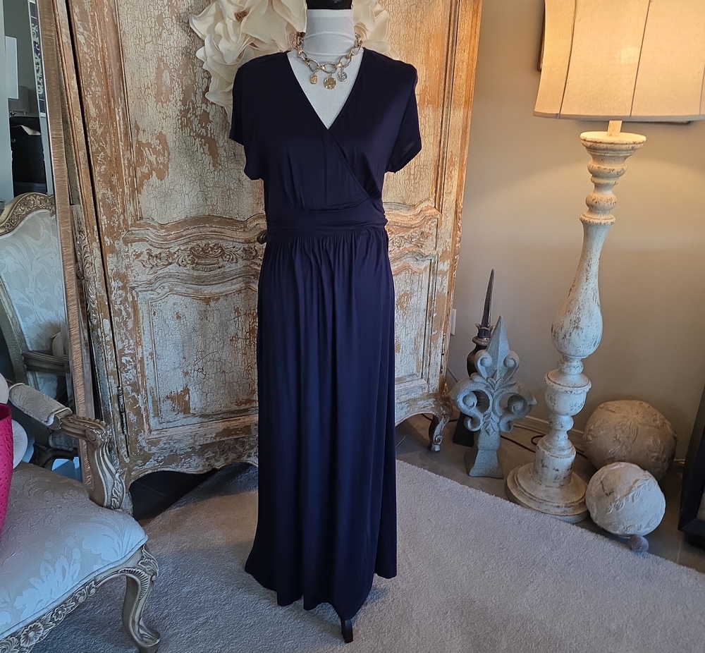 Elegant Navy Blue V-Neck Maxi Dress